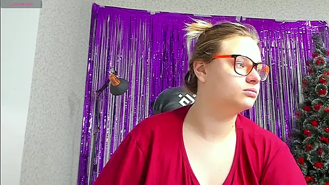 Seductive She Wolf online show from December 25, 2024, 12:37 pm
