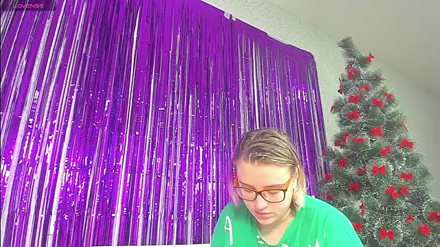 Seductive She Wolf online show from January 8, 2025, 1:09 pm