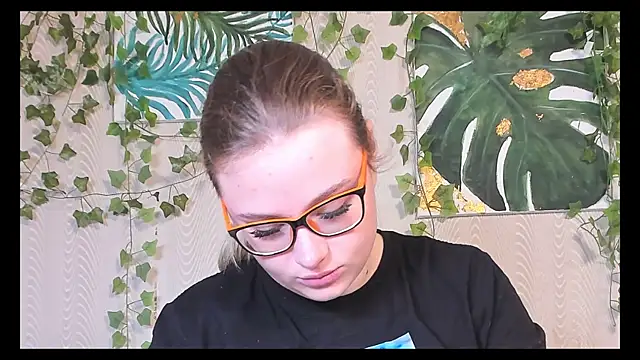 Snapshot of Seductive_She_Wolf chatting on September 27, 2025, 8:25 pm Seductive She Wolf online show from September 27, 2025, 8:25 pm