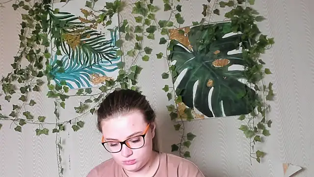 Snapshot of Seductive_She_Wolf chatting on October 6, 2025, 4:48 pm Seductive She Wolf online show from October 6, 2025, 4:48 pm