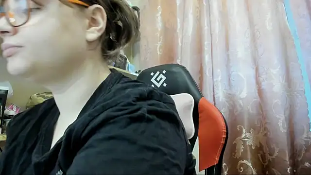 Seductive She Wolf online show from May 5, 2026, 6:16 pm