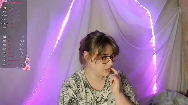 Seductive She Wolf online show from June 24, 2026, 12:37 pm