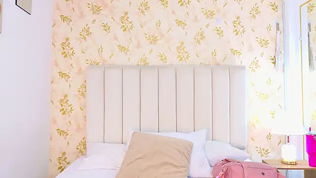 Mia-Monroe online show from March 10, 2026, 12:32 pm