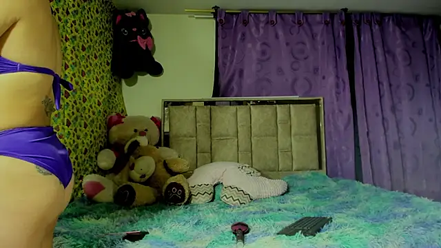 alanaanddaphne online show from April 24, 2026, 3:31 am