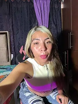 alanaanddaphne online show from May 19, 2026, 10:05 pm
