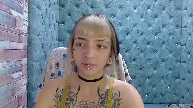 Snapshot of Samantha_Smiith chatting on October 24, 2025, 4:09 am Samantha Smiith online show from October 24, 2025, 4:09 am