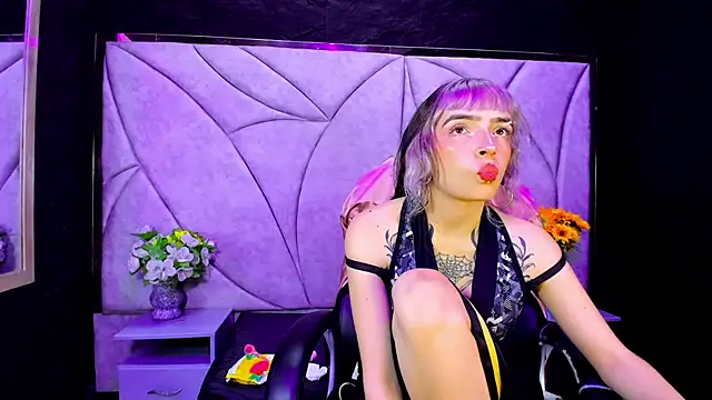 Samantha Smiith online show from May 13, 2026, 3:48 am