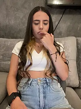 AbyThompson online show from March 6, 2025, 7:43 pm