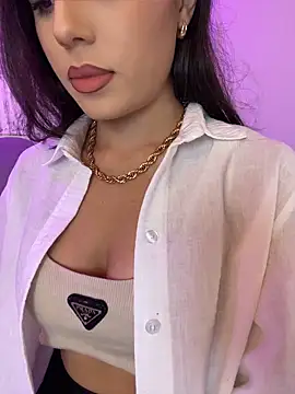 AbyThompson online show from May 4, 2026, 7:43 pm