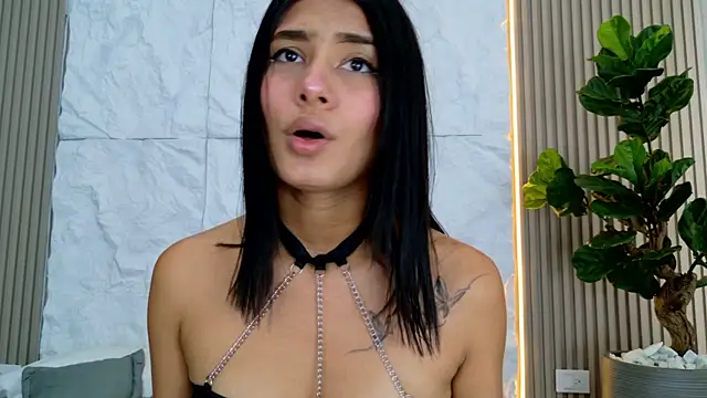 LaurenRodriiguez online show from June 27, 2026, 12:44 pm