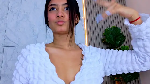 LaurenRodriiguez online show from August 5, 2026, 12:30 pm