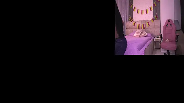 Godess Scarlett77 online show from June 19, 2026, 3:11 am
