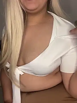 yassminsexy22 online show from May 1, 2026, 9:08 pm