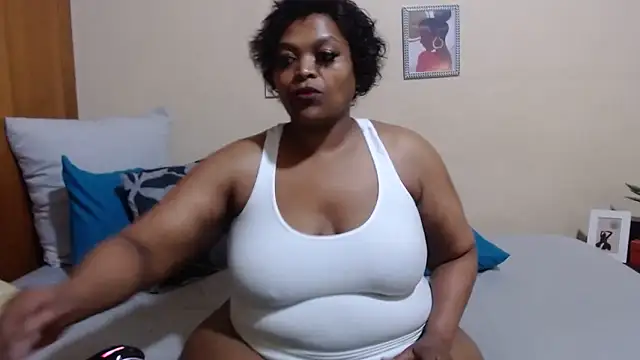 Snapshot of HotCurvyAssx38 chatting on January 6, 2025, 1:31 am HotCurvyAssx38 online show from January 6, 2025, 1:31 am