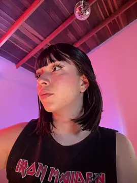 sweeet peach online show from May 12, 2026, 4:42 am
