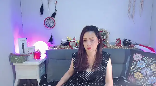 catalinamommyx online show from December 28, 2024, 4:19 am
