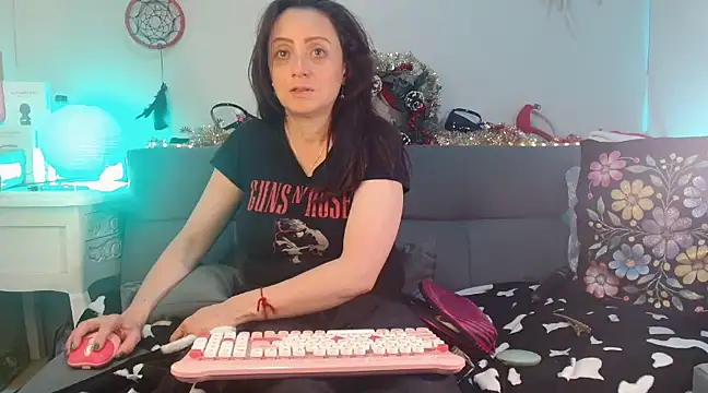 catalinamommyx online show from December 31, 2024, 1:41 pm