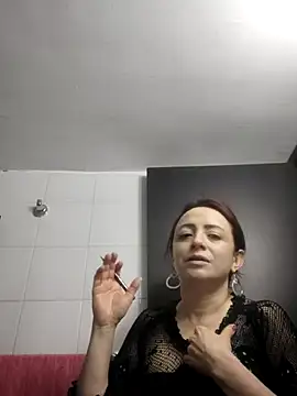 catalinamommyx online show from October 5, 2025, 4:00 am