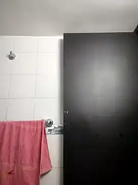 catalinamommyx online show from October 15, 2025, 2:33 am