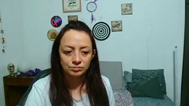 catalinamommyx online show from June 12, 2026, 1:59 am