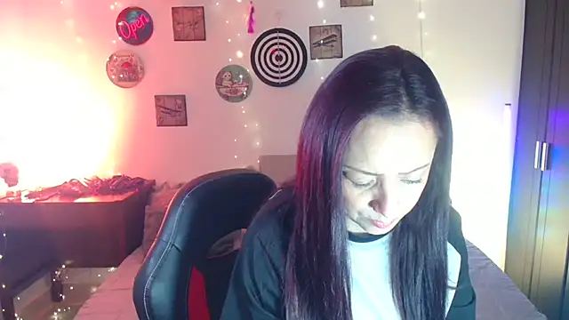 catalinamommyx online show from June 13, 2026, 11:02 pm