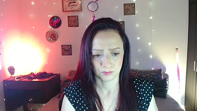 catalinamommyx online show from June 16, 2026, 12:46 am