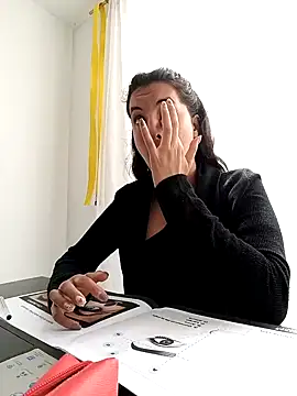 Snapshot of Bonny_Klote chatting on December 23, 2024, 5:43 pm Bonny Klote online show from December 23, 2024, 5:43 pm