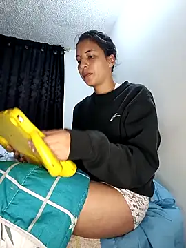 Snapshot of Bonny_Klote chatting on January 5, 2025, 10:19 pm Bonny Klote online show from January 5, 2025, 10:19 pm