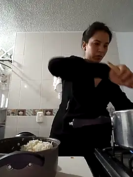 Snapshot of Bonny_Klote chatting on January 24, 2025, 1:35 am Bonny Klote online show from January 24, 2025, 1:35 am