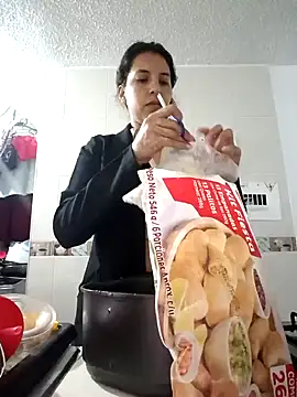 Snapshot of Bonny_Klote chatting on January 28, 2025, 1:39 am Bonny Klote online show from January 28, 2025, 1:39 am