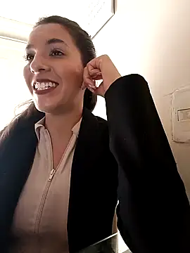 Snapshot of Bonny_Klote chatting on January 28, 2025, 3:57 pm Bonny Klote online show from January 28, 2025, 3:57 pm