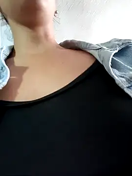 Snapshot of Bonny_Klote chatting on February 19, 2025, 5:06 pm Bonny Klote online show from February 19, 2025, 5:06 pm