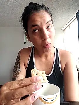 Snapshot of Bonny_Klote chatting on February 24, 2025, 1:42 pm Bonny Klote online show from February 24, 2025, 1:42 pm