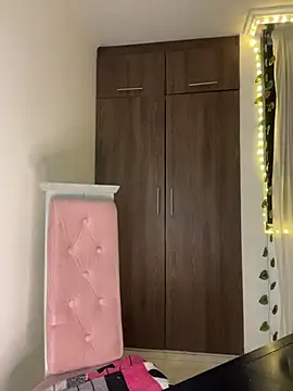 lina pink online show from February 17, 2026, 2:52 am