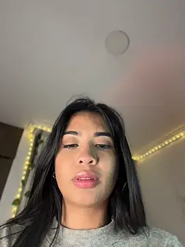 lina pink online show from April 24, 2026, 2:47 am
