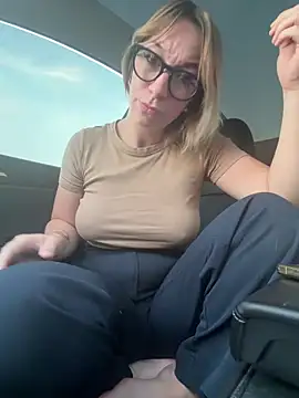 Snapshot of Giuliana_baby chatting on October 11, 2025, 5:11 pm Giuliana baby online show from October 11, 2025, 5:11 pm