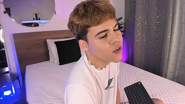 justinbiler online show from December 15, 2024, 4:40 am