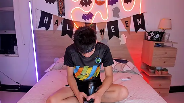 justinbiler online show from October 28, 2025, 1:47 pm