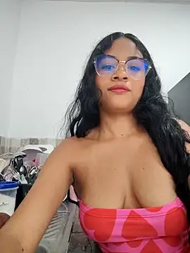 Snapshot of DAFNNEE_ROSS chatting on October 27, 2025, 3:38 pm DAFNNEE ROSS online show from October 27, 2025, 3:38 pm