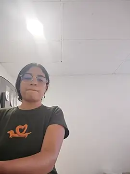 Snapshot of DAFNNEE_ROSS chatting on October 29, 2025, 2:30 pm DAFNNEE ROSS online show from October 29, 2025, 2:30 pm