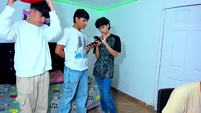 Snapshot of Alexander_and_Xiao chatting on March 7, 2025, 9:59 pm Alexander and Xiao online show from March 7, 2025, 9:59 pm