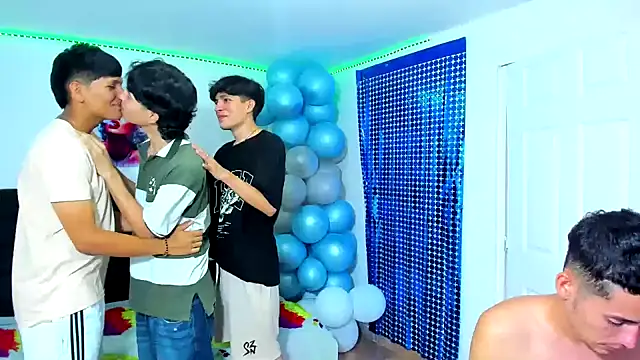 Snapshot of Alexander_and_Xiao chatting on March 17, 2025, 9:23 pm Alexander and Xiao online show from March 17, 2025, 9:23 pm