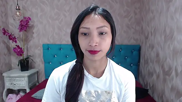 MadelineDoll online show from January 18, 2025, 1:08 pm
