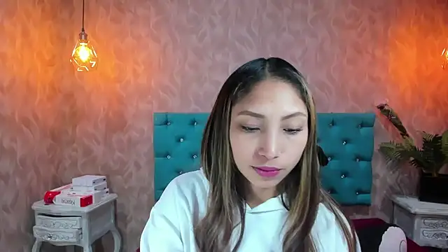 Snapshot of MadelineDoll chatting on September 25, 2025, 1:15 pm MadelineDoll online show from September 25, 2025, 1:15 pm