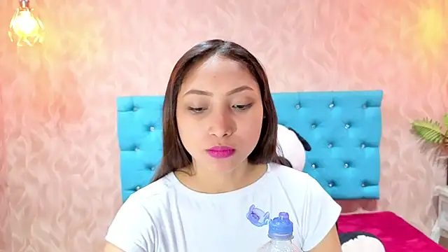MadelineDoll online show from April 28, 2026, 2:11 pm