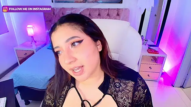 Snapshot of Emma_monserrat chatting on October 27, 2025, 7:29 pm Emma monserrat online show from October 27, 2025, 7:29 pm
