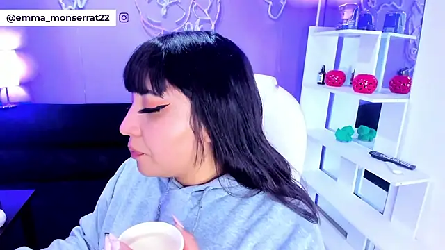 Snapshot of Emma_monserrat chatting on April 2, 2026, 11:19 am Emma monserrat online show from April 2, 2026, 11:19 am