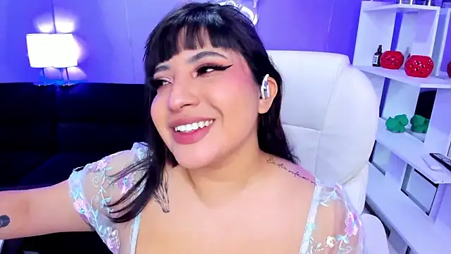 Snapshot of Emma_monserrat chatting on April 13, 2026, 11:27 am Emma monserrat online show from April 13, 2026, 11:27 am