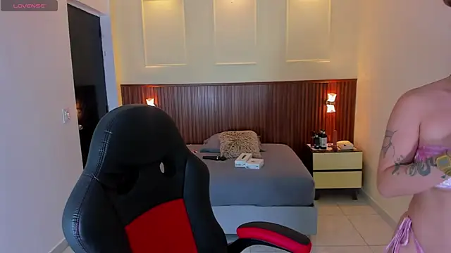 LUCYAMARS1 online show from November 27, 2025, 12:40 pm