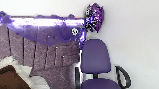 Snapshot of Penelope_Fox14 chatting on October 25, 2025, 1:18 pm Penelope Fox14 online show from October 25, 2025, 1:18 pm